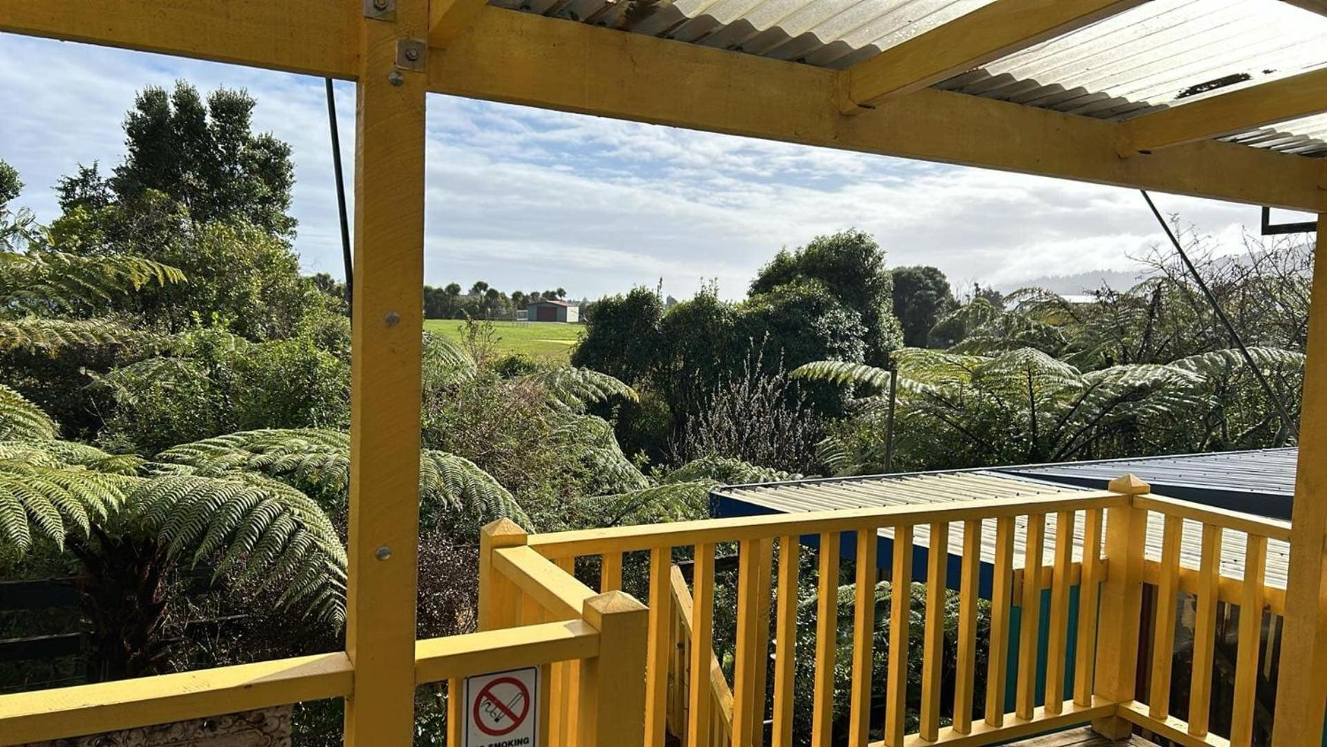 Global Village Travellers Lodge Greymouth Buitenkant foto The view from the lookout at the top of the lift