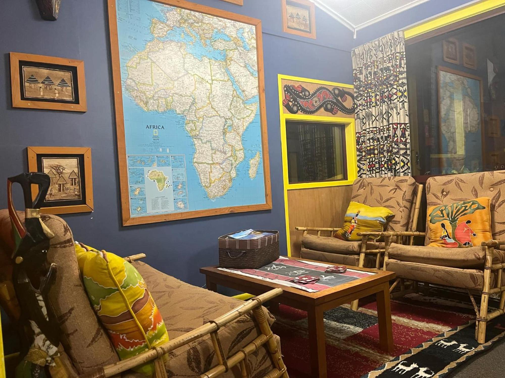 Global Village Travellers Lodge Greymouth Buitenkant foto The interior of the African House