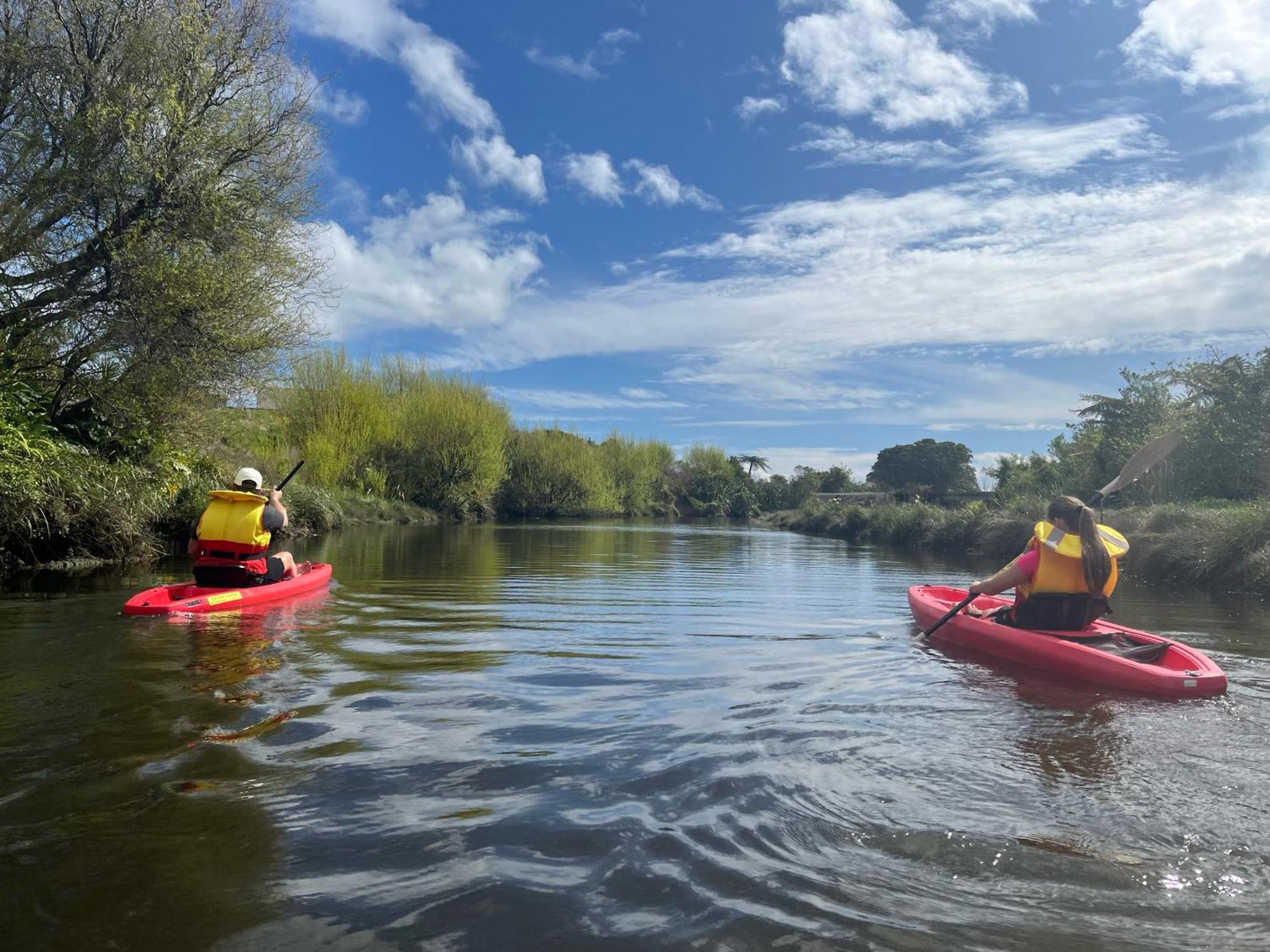 Global Village Travellers Lodge Greymouth Buitenkant foto Kayaking on the River Wye