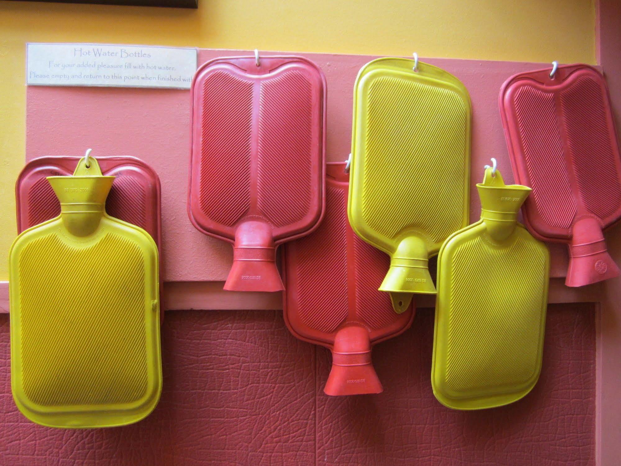 Global Village Travellers Lodge Greymouth Buitenkant foto Hot water bottles