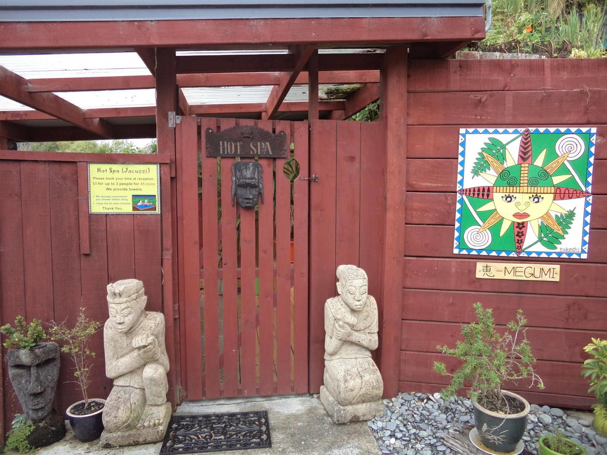 Global Village Travellers Lodge Greymouth Buitenkant foto The entrance to the museum